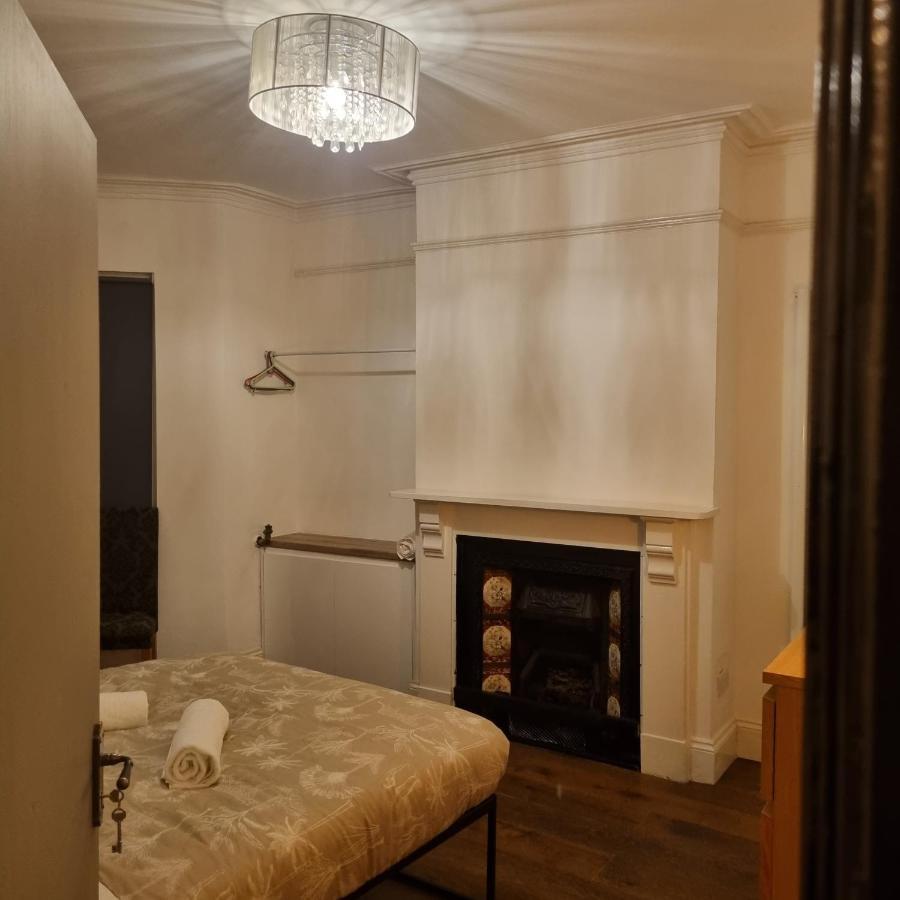 41 Crawley Road