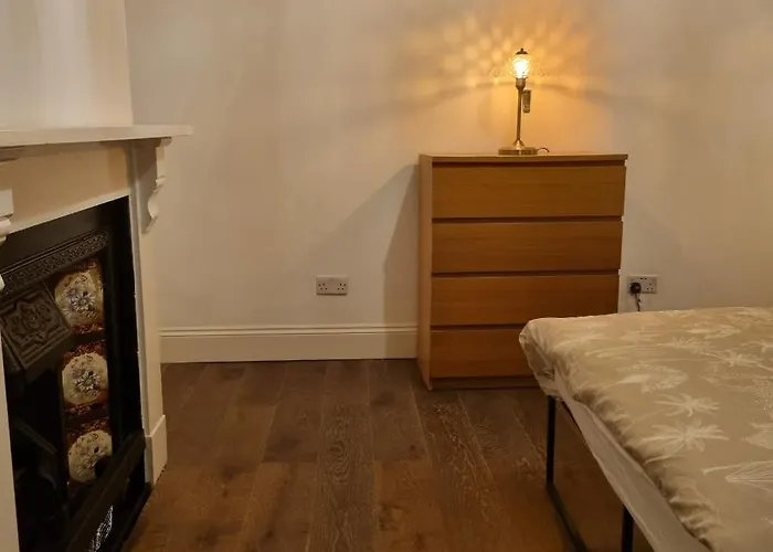 41 Crawley Road